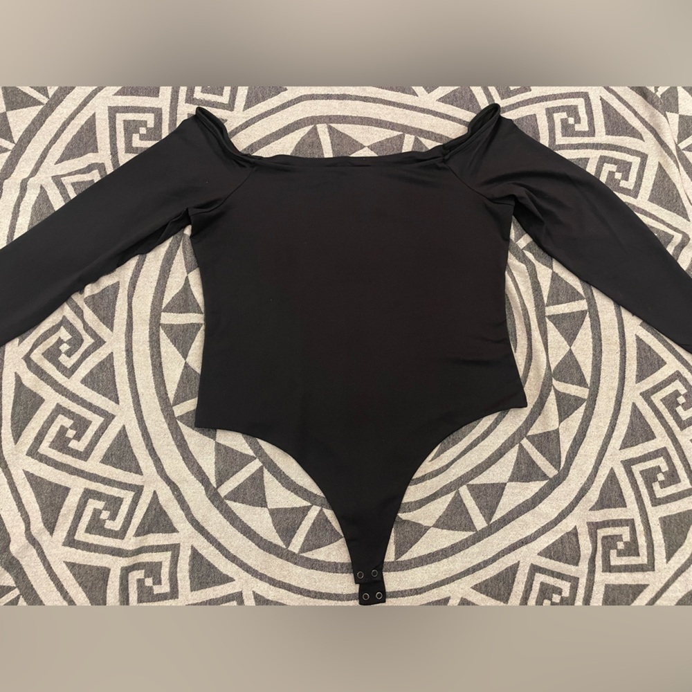 Nuuds Slimming Stretch black Long Sleeve Off The Shoulder Bodysuit NWOT! XXL